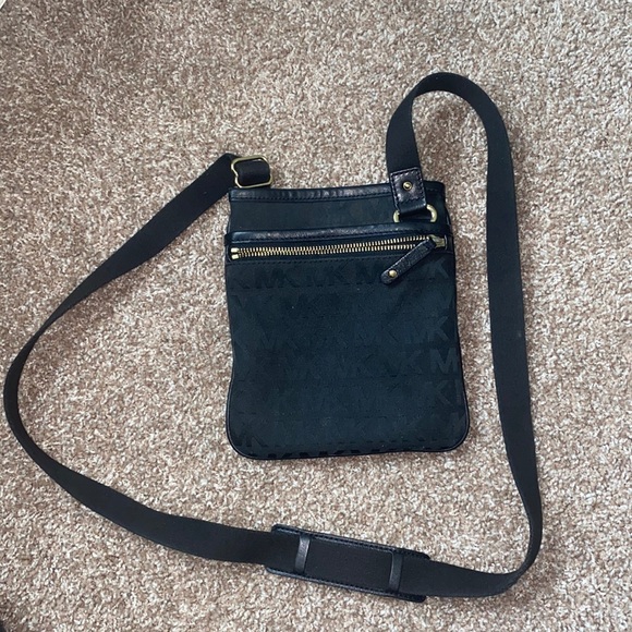 Michael Kors Handbags - MK Crossbody Bag.